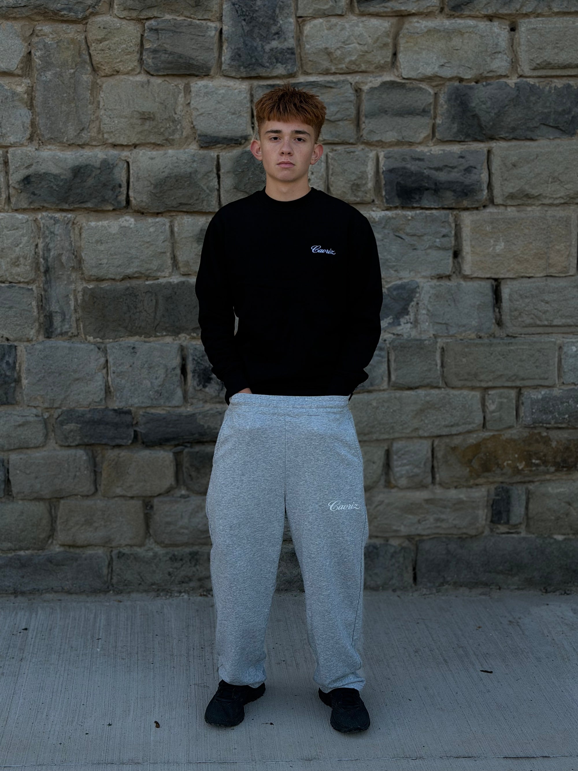 MINI SCRIPT CREWNECK  [BLACK]